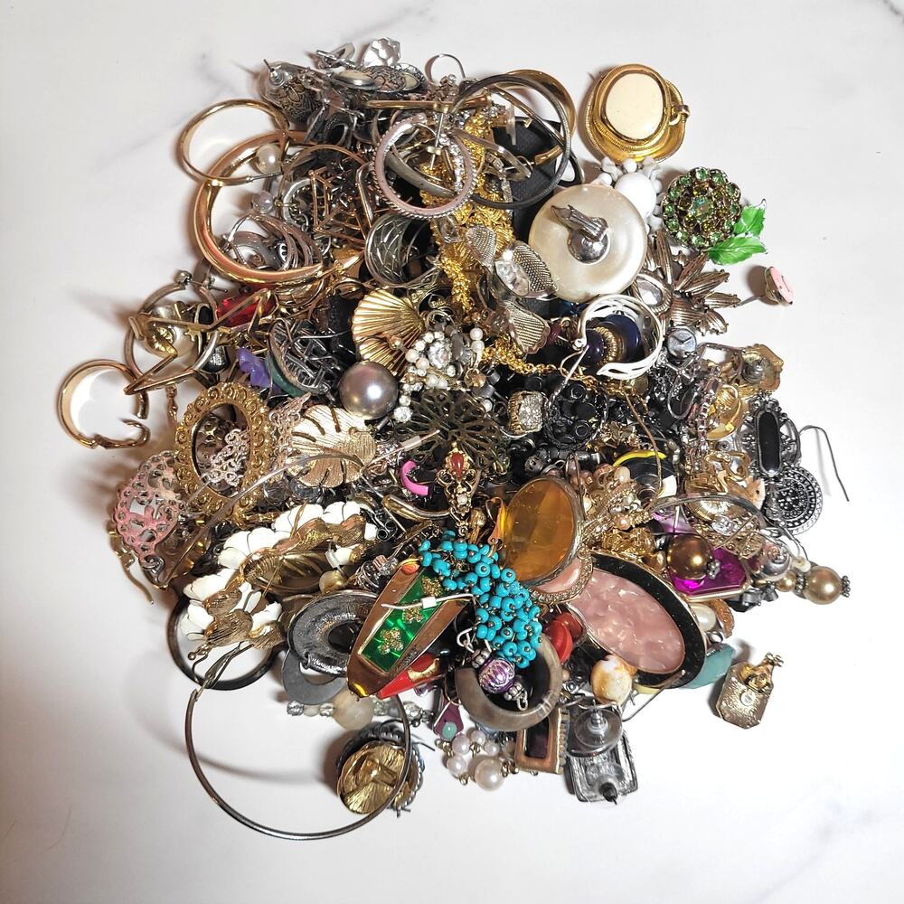 1 lb 3 oz Single Earrings Lot Craft Junk Broken Jewelry Lot Vintage Modern
